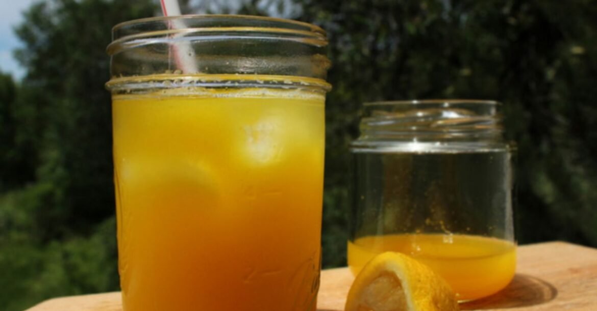 This Turmeric Lemonade Fights Depression and Improves Brain Health