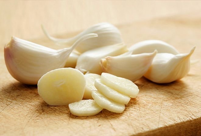 10 Shocking Ways Garlic Can Save Your Life Naturally